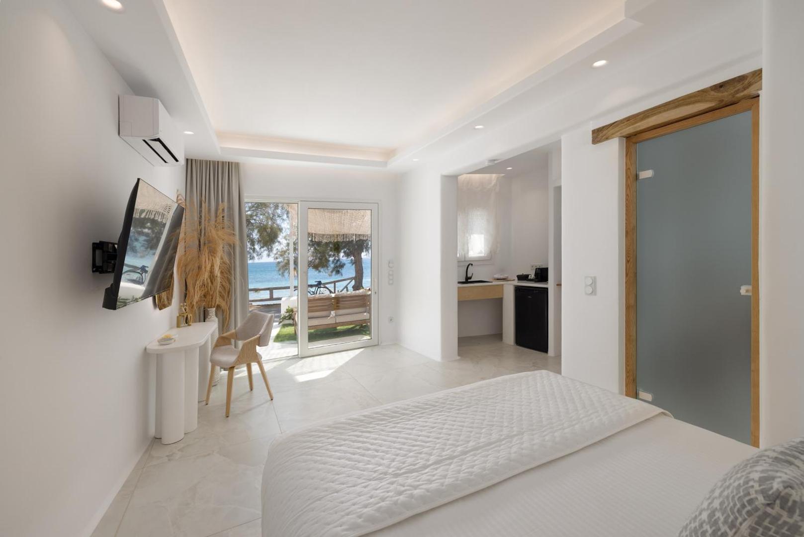 Bedroom with sea view