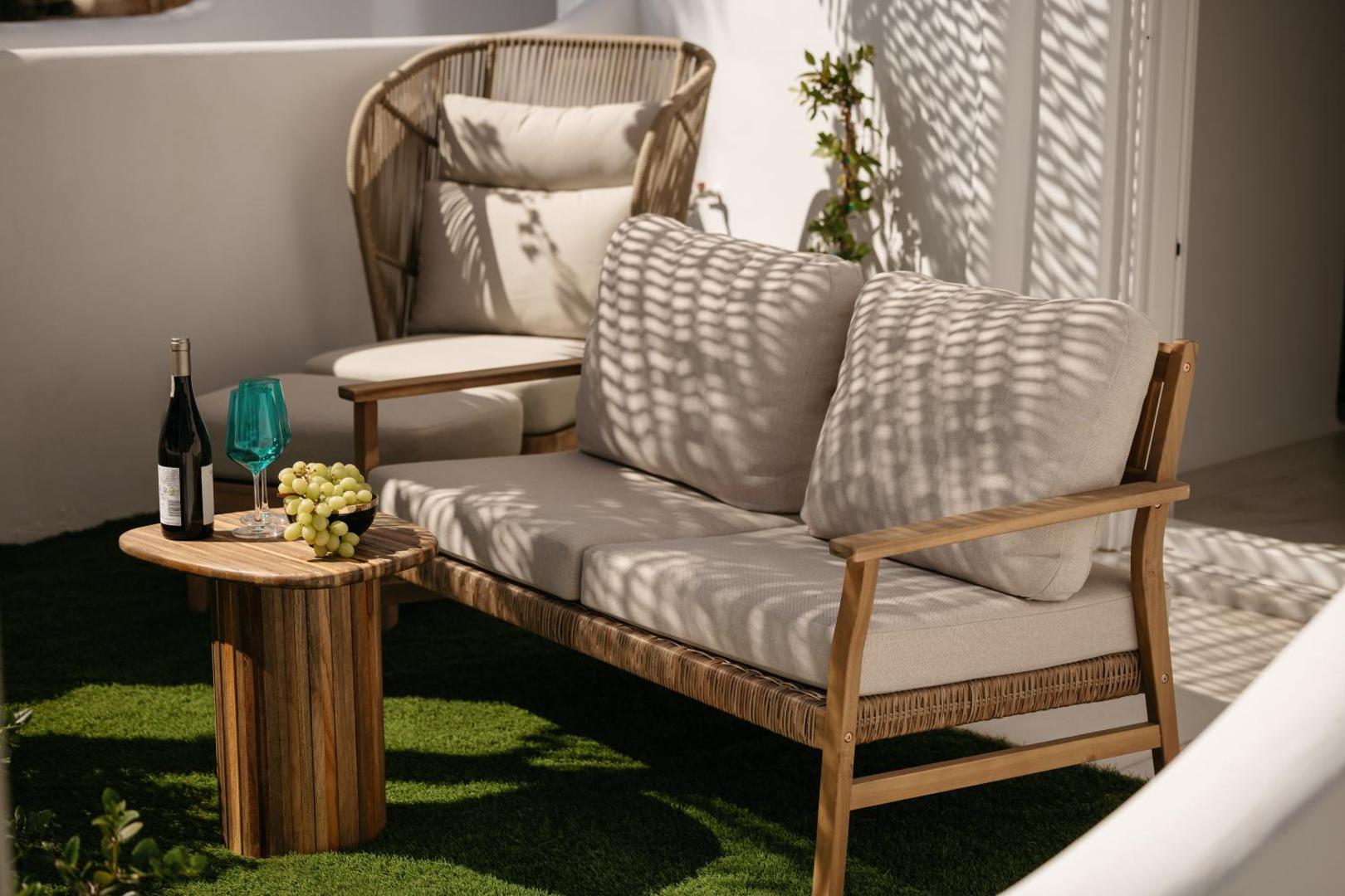 Outdoor lounge seating with wine